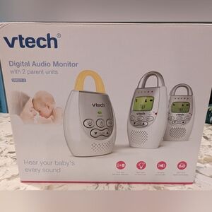 LIKE NEW VTech Digital Audio Baby Monitor with 2 Parent Units